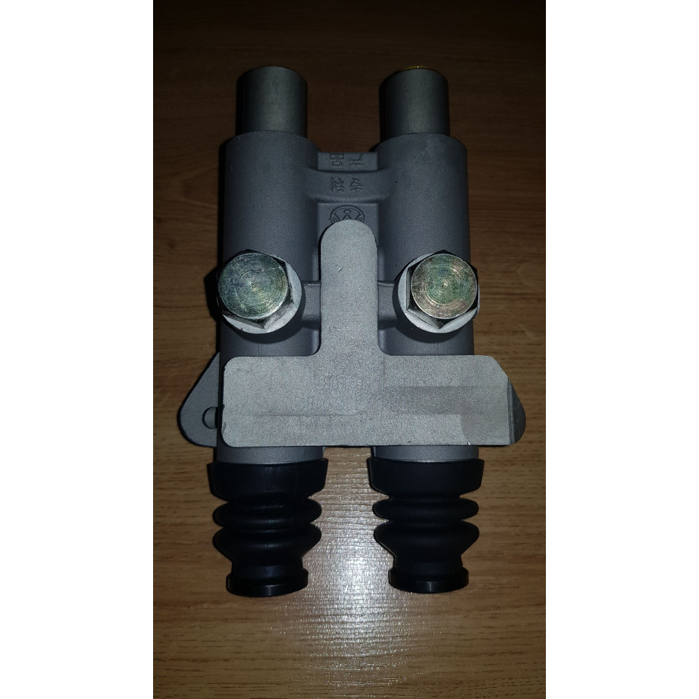 Цилиндр тормозной главный FT 824/904/1054 (кат. FT800A.43C.018)