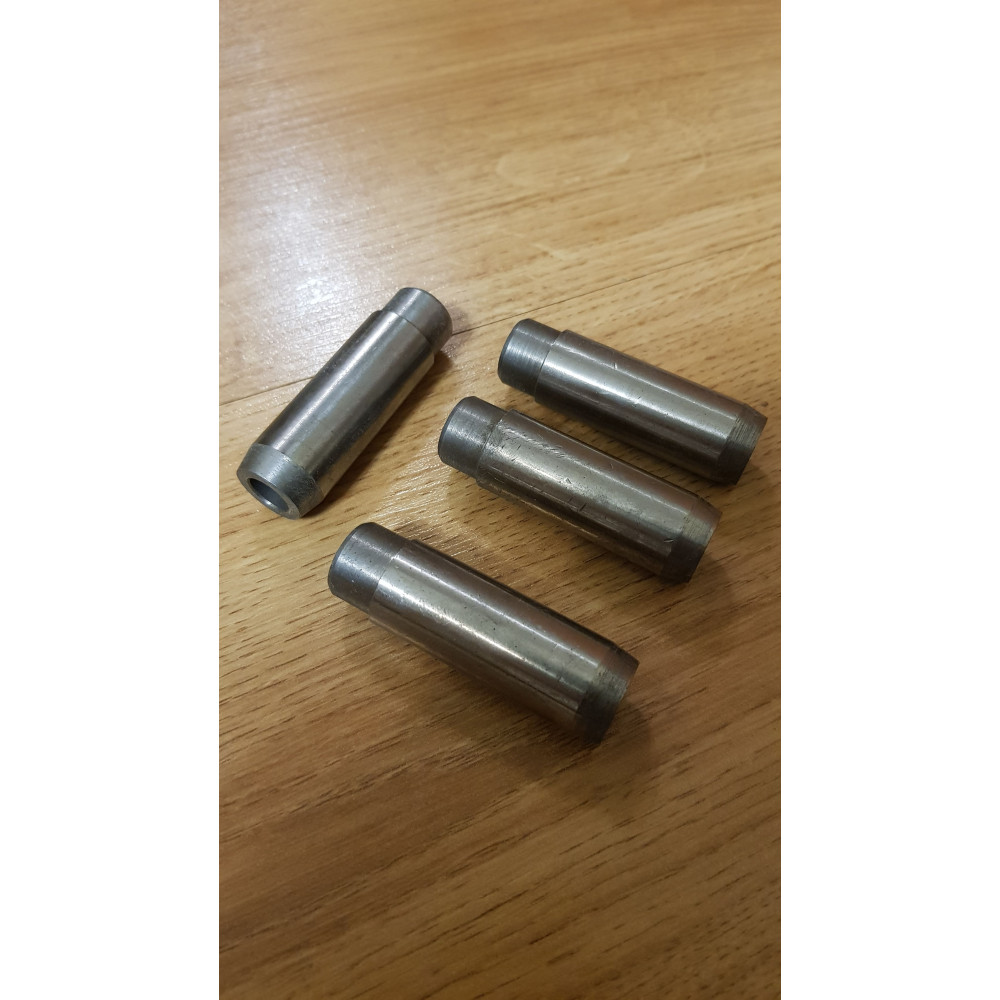 Втулка (направляющая) клапана FT 354 350 404 454 - с 3-х цил. двиг. (кат. 110AB-03102)